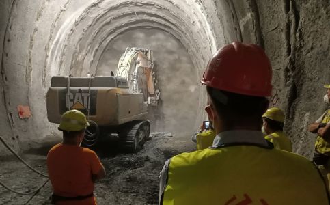 Terzo Valico, incendio nel cantiere: in fiamme un escavatore in galleria