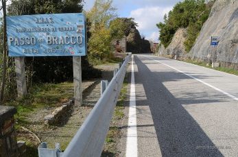 Passo del Bracco, muore un motociclista dopo lo scontro con un'auto