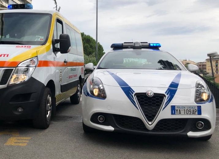 Genova, anziani soli e in precarie condizioni: due salvataggi della polizia locale