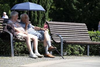 Emergenza caldo in Liguria: 130 custodi sociali per aiutare gli anziani 