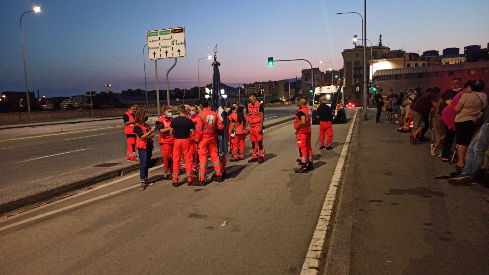 Fiaccolate ponte Morandi, i volontari: "Puoi prepararti quanto vuoi, ma poi nella realtà è dura"