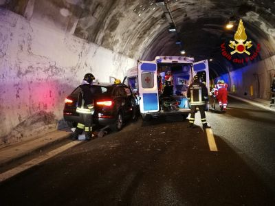 Imperia, violento scontro fra un'auto e un'ambulanza in A10: 6 feriti in codice rosso