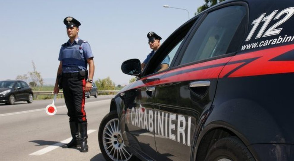 Genova, non si ferma all'alt dei Carabinieri: 700 euro di multa e patente ritirata