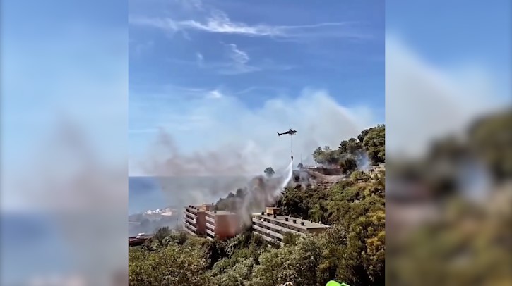Genova, domato l'incendio in via Martiri del Turchino: rientrati a casa i 12 sfollati 