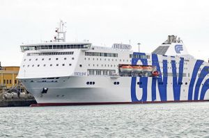 Gnv Excellent ferma in porto a Genova: passeggeri bloccati a bordo per tutta la notte