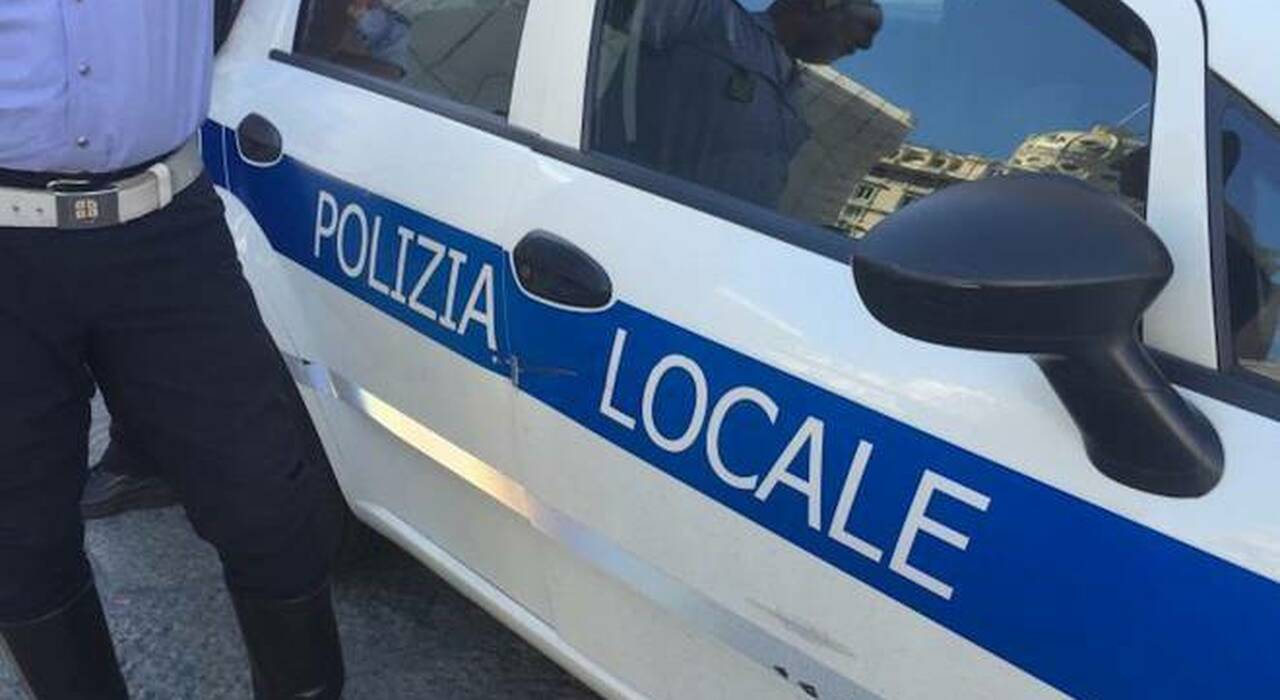 Genova, ubriaca fugge dai vigili 'zigzagando' contromano in Corso Europa