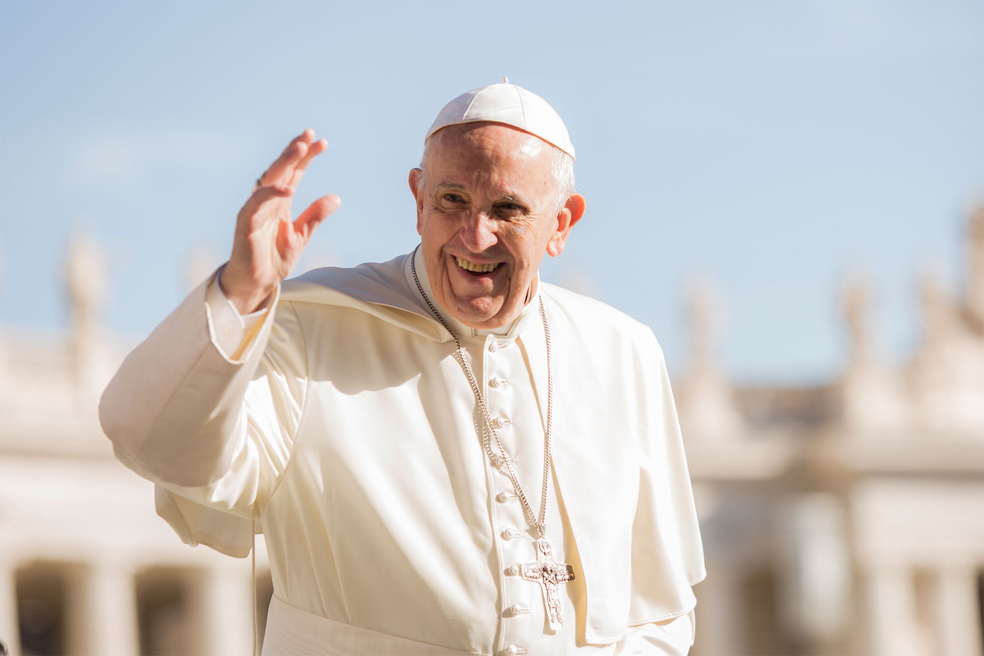 Spedisce 3 bossoli a papa Francesco ma sbaglia il cap: la lettera intercettata a Genova