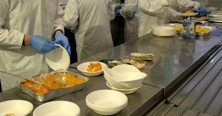 Genova, carne in scatola e panini per i lavoratori di Leonardo senza green pass