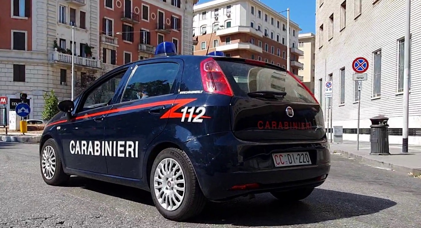 Genova, tentano il furto in casa in via Roma: scoperti dai carabinieri e arrestati