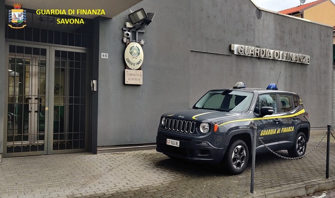Albenga, vendono auto online e truffano acquirenti in tutta Italia: denunciati