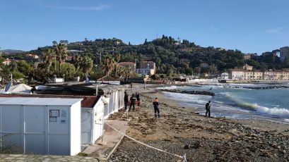 Bordighera, cadavere di una donna in spiaggia: probabile annegamento o malore