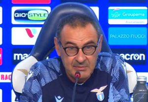 Lazio-Spezia, Sarri boccia l'Olimpico: "Terreno di gioco indegno per la città di Roma"