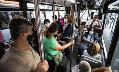 Genova, salgono sul bus senza mascherina e scoppia la lite: 3 genovesi denunciati
