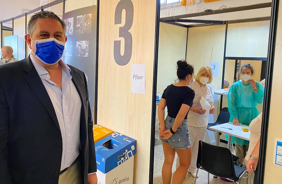 Covid, Toti: "Presto vaccinato l'80% dei cittadini in Liguria"