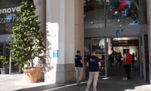 Genova, scatta l'obbligo di green pass sui treni: stazioni blindate contro i "No-vax"