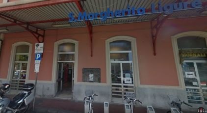 Santa Margherita, rubano dai distributori automatici e devastano la stazione: 6 denunce