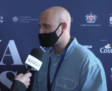 Jeans della Pace Rosso (Diesel): ”Importante associare un simbolo di libertà con una grande valore come la pace”