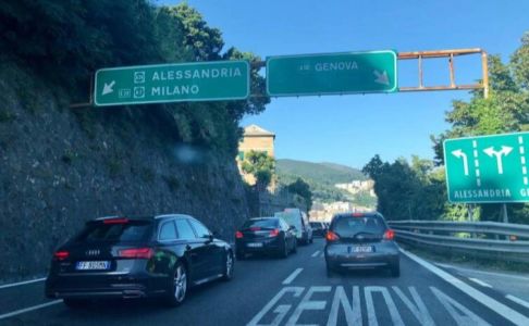 Autostrada A10, non riapre la galleria Ranco: 3 chilometri di coda tra Albissola e Savona