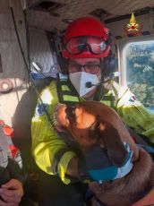 Varazze, a passeggio col cane si perde nei boschi di Faie: soccorsa con l'elicottero