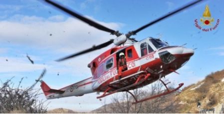 Rezzoaglio, si taglia una gamba col flessibile: 50enne in gravi condizioni al San Martino