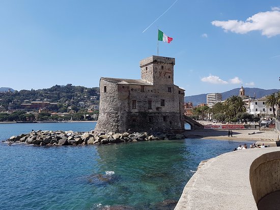 Domani Rapallo sarà il set del film "Hotel Portofino"