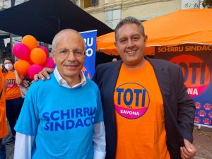 Savona, Toti presenta la lista di Cambiamo: "La città non tornerà al passato"