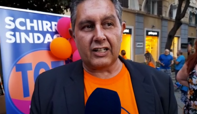 Le uova dei no-vax contro l'auto di Toti: "Idee sbagliate sostenute in modo becero"