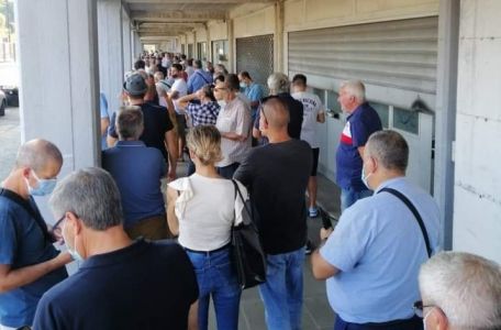 Spezia-Udinese, biglietti gratis per i vecchi abbonati: lunghe code dei tifosi