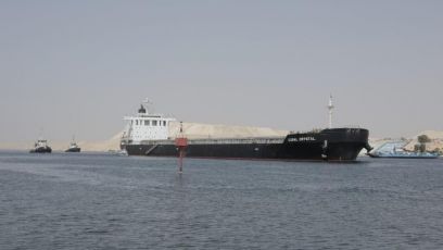 Ancora una portacontainer incagliata, il Canale di Suez nuovamente bloccato