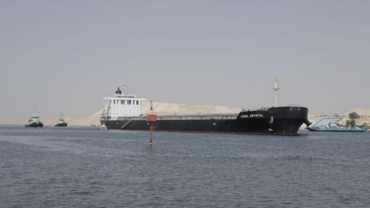 Ancora una portacontainer incagliata, il Canale di Suez nuovamente bloccato