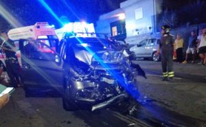 Genova, ubriaco contromano si scontra con una moto e un'altra auto: 7 feriti a San Teodoro