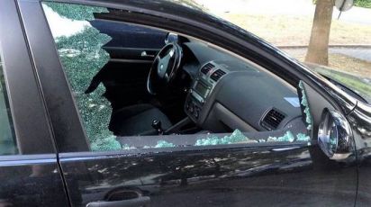 Genova, ruba abbigliamento in un'auto in Piazza Mazzini: arrestato