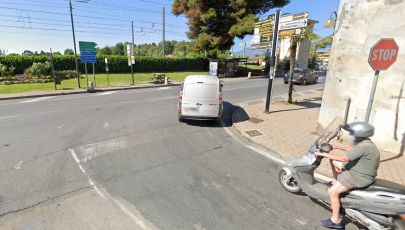 Travolto da un'auto mentre attraversa la strada: muore un 86enne a Camporosso