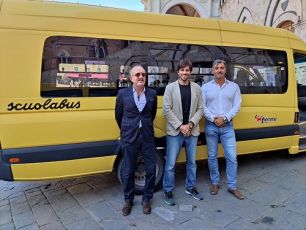 Siena, scuolabus sempre più sicuri con la pellicola protettiva dai virus