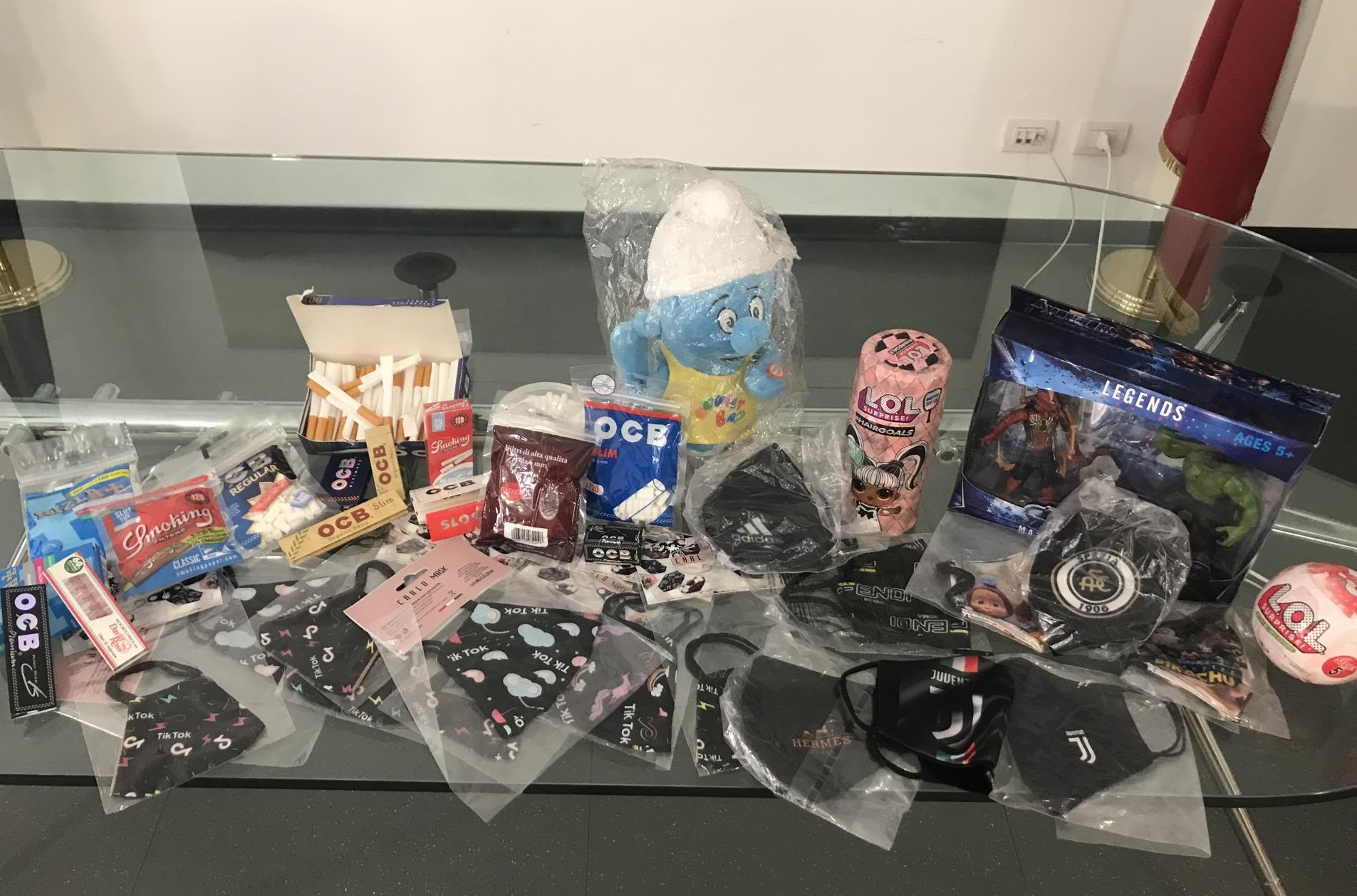 La Spezia, sequestrati 1200 giocattoli e articoli contraffatti e 21kg di prodotti da fumo