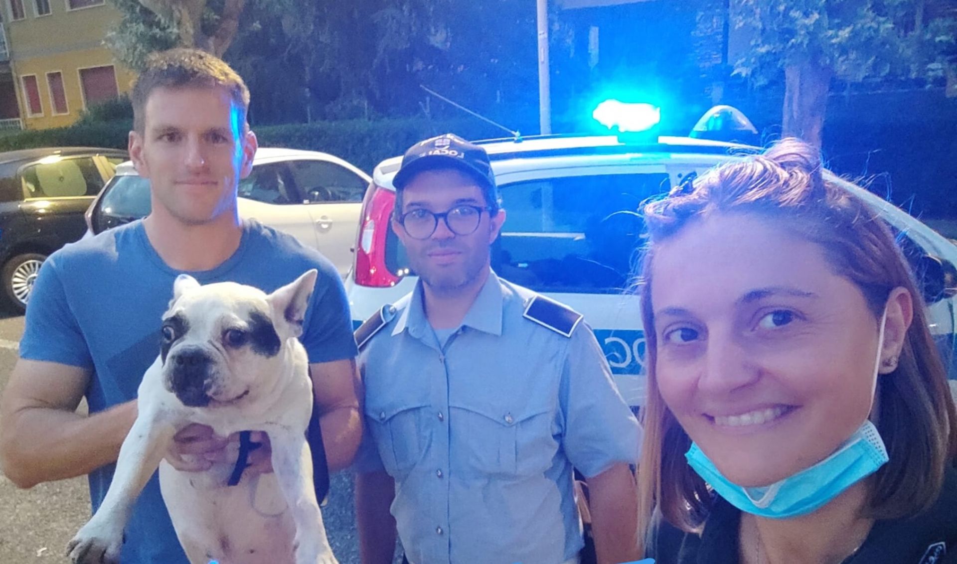 Loano, ruba un bulldog francese sul treno e fugge: la polizia locale ritrova il cane