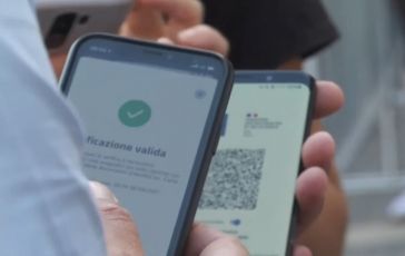 Imperia, bidella senza green pass: "Ho avuto il Covid, il certificato mi spetta"