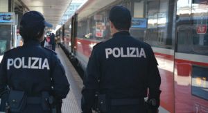 Albenga, sul treno senza mascherine e biglietto minacciano i controllori. Denunciati