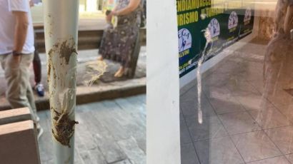 Savona, point elettorale della Lega imbrattato con feci e sputi