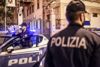Genova, picchia la convivente che sviene: arrestato per lesioni aggravate