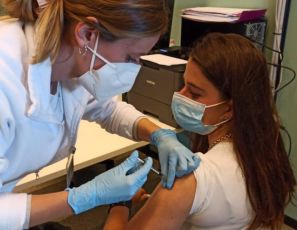 Covid Liguria, in quattro giorni 5205 vaccini prenotati. Toti: "Effetto green pass"