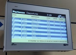 Mattinata di ritardi per i treni in Liguria: un Intercity rimasto bloccato sui binari