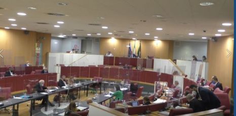 L'educazione sessuale a scuola solo con il consenso dei genitori “spacca” il Consiglio regionale