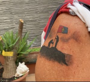 Lino Galleano, il genoano che si è fatto tatuare lo scoglio di Boccadasse rossoblu