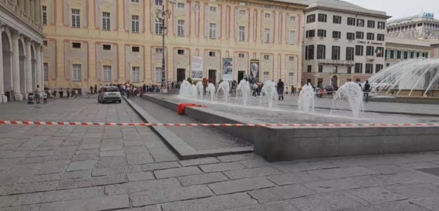 Genova, allarme bomba in piazza De Ferrari durante la manifestazione No Green Pass