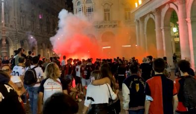 Tifosi del Genoa in De Ferrari: l'entusiasmo per la nuova proprietà americana 