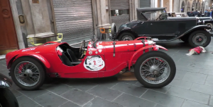 Genova, annullato il Circuito della Superba per maltempo: le auto in Galleria Mazzini 