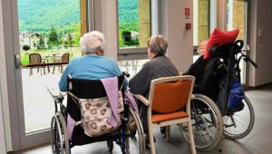 Genova, derubava gli anziani ospiti di una Rsa: infermiera denunciata