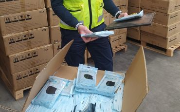 Genova, sequestrate in porto 400 mila mascherine non conformi