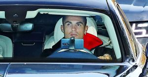 Crisi benzina in Gran Bretagna, anche Cristiano Ronaldo in coda ai distributori